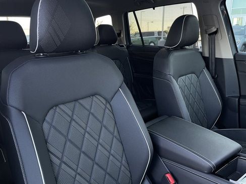 Used 2025 Volkswagen Atlas SEL Premium R-Line image 23