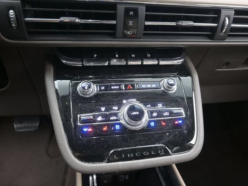 Used 2021 Lincoln Corsair AWD w/ Equipment Group 101A image 13