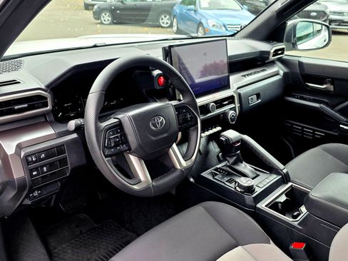 Used 2025 Toyota Tacoma TRD Off-Road AWD/4WD image 25