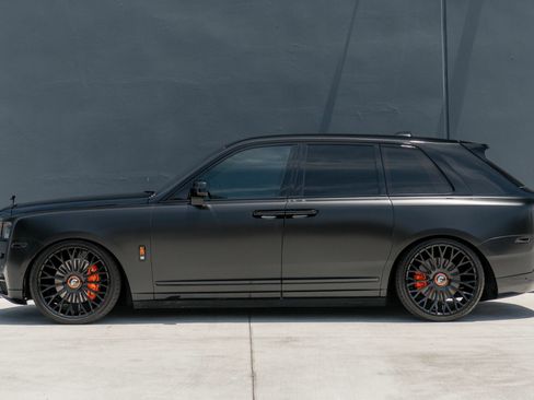 Used 2021 Rolls-Royce Cullinan AWD/4WD image 2