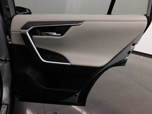 Used 2019 Toyota RAV4 Limited image 29