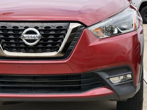 Used 2019 Nissan Kicks SR w/ SR Premium Package FWD image 9