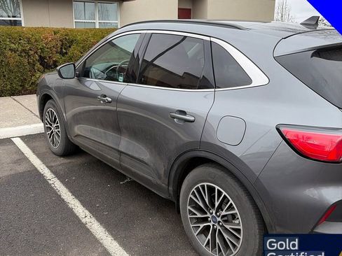 Used 2022 Ford Escape Titanium w/ Class II Trailer Tow Package image 18