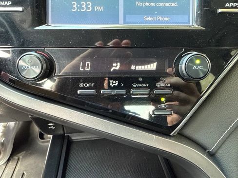 Used 2019 Toyota Camry SE FWD image 12