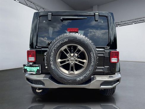 Used 2017 Jeep Wrangler Unlimited Sahara AWD/4WD image 6