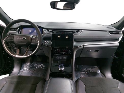 Used 2023 Jeep Grand Cherokee Altitude image 9