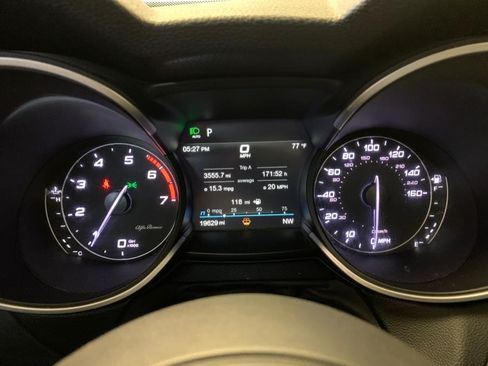 Used 2023 Alfa Romeo Stelvio Veloce AWD/4WD image 22