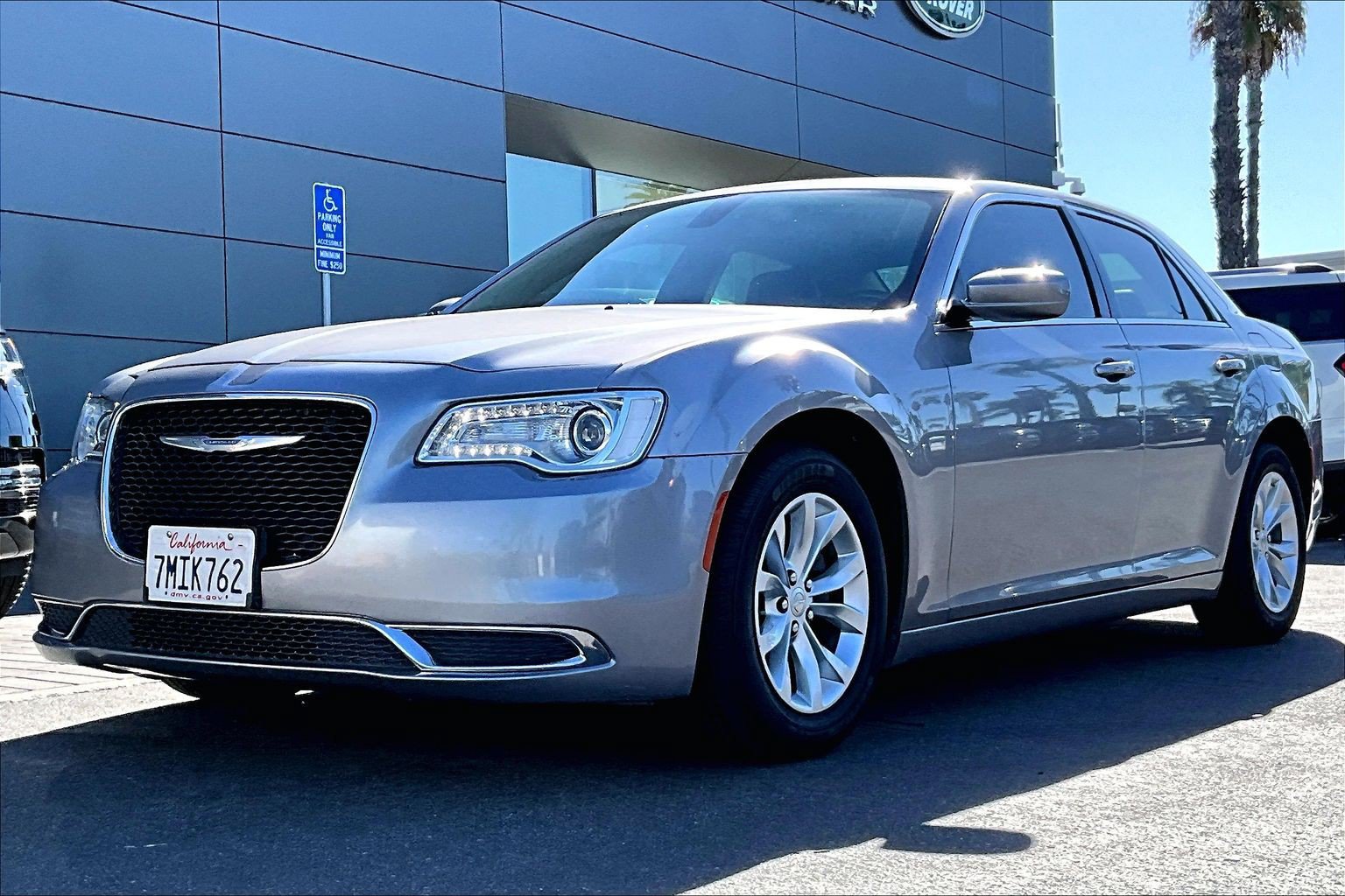 Used 2016 Chrysler 300 Limited RWD image 1