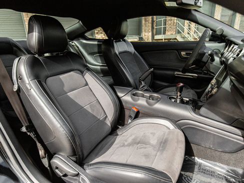 Used 2019 Ford Mustang Shelby GT350 w/ Technology Package image 33