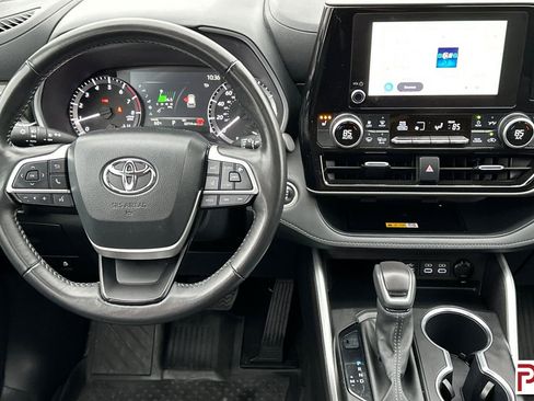 Used 2024 Toyota Highlander XLE image 19
