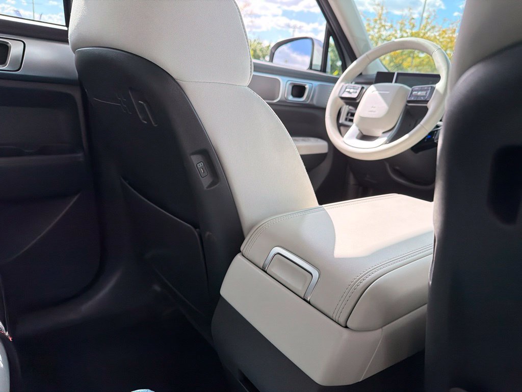 Used 2024 Hyundai Santa Fe SE AWD/4WD image 18