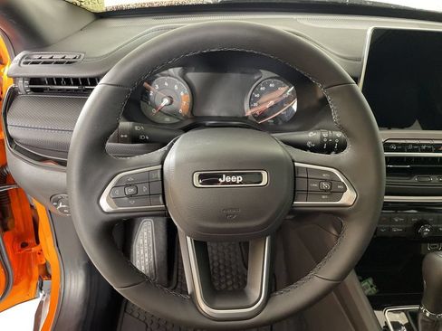 New 2026 Jeep Compass Latitude w/ Sun and Sound Group AWD/4WD image 20