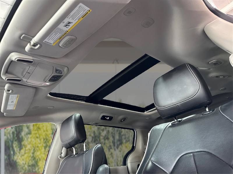 Used 2023 Chrysler Pacifica Limited FWD image 21
