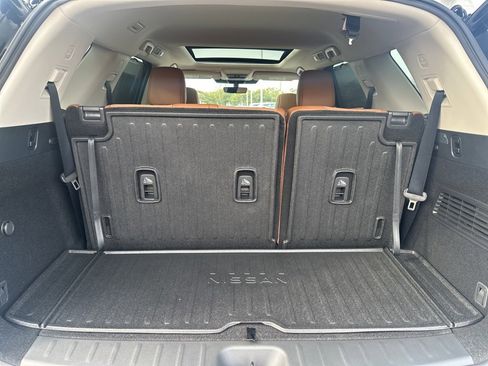 Used 2024 Nissan Pathfinder Platinum image 43