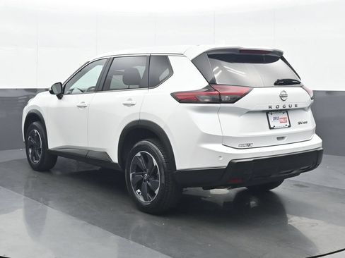 Used 2024 Nissan Rogue SV AWD/4WD image 4