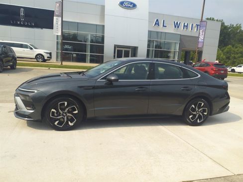 Used 2024 Hyundai Sonata SEL FWD image 2