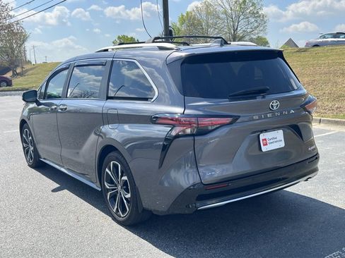 Used 2025 Toyota Sienna Platinum image 7