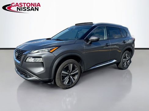 Used 2023 Nissan Rogue SL image 3