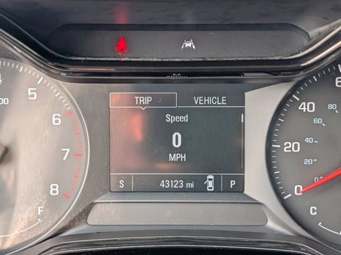 Used 2025 Chevrolet Trax LS FWD image 25