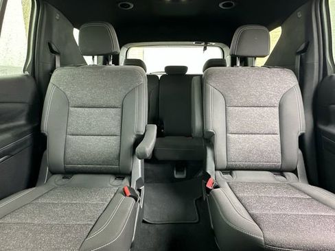 Used 2024 Chevrolet Traverse LT image 36