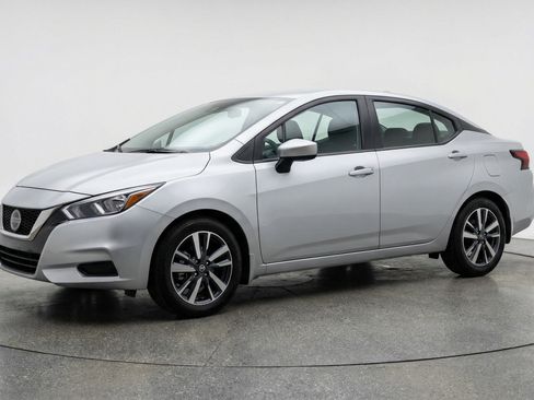 Used 2025 Nissan Versa SV image 3