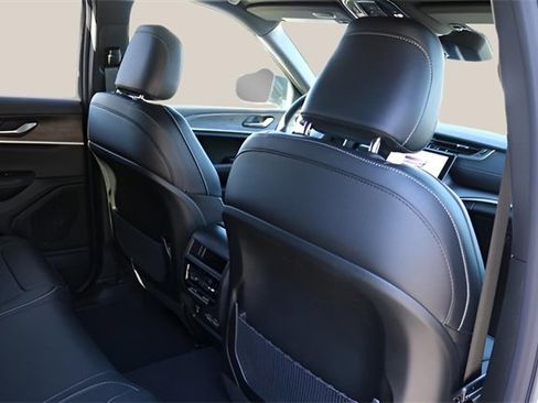 New 2025 Jeep Grand Cherokee Limited image 19