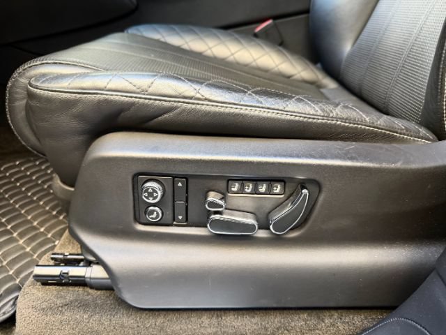 Used 2017 Bentley Bentayga AWD/4WD image 30