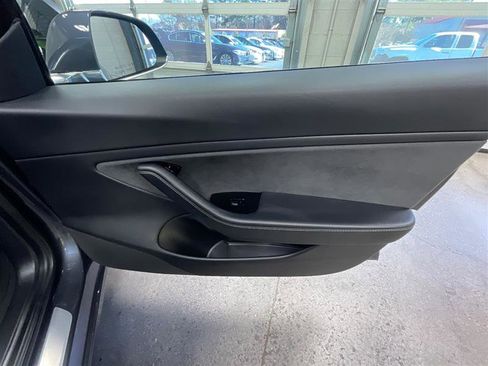 Used 2018 Tesla Model 3 Long Range image 17