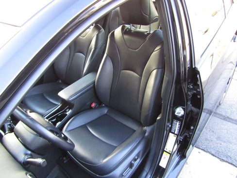 Used 2021 Toyota Prius XLE image 30