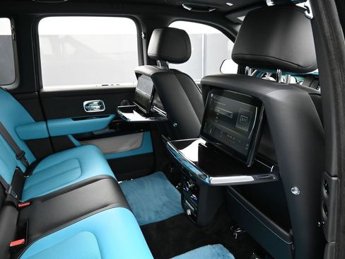 Used 2024 Rolls-Royce Cullinan Black Badge w/ Driver's Package image 31