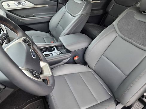 New 2026 Ford Explorer Active w/ Active Comfort Package RWD image 17