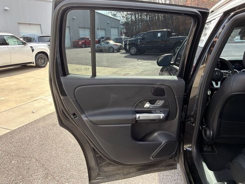 Used 2022 Mercedes-Benz EQB 350 4MATIC image 21