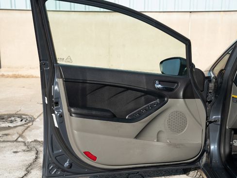 Used 2015 Kia Forte EX w/ UVO Package W/17" Alloys image 18