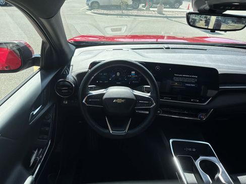 Used 2025 Chevrolet Equinox LT w/ Convenience Package II image 40