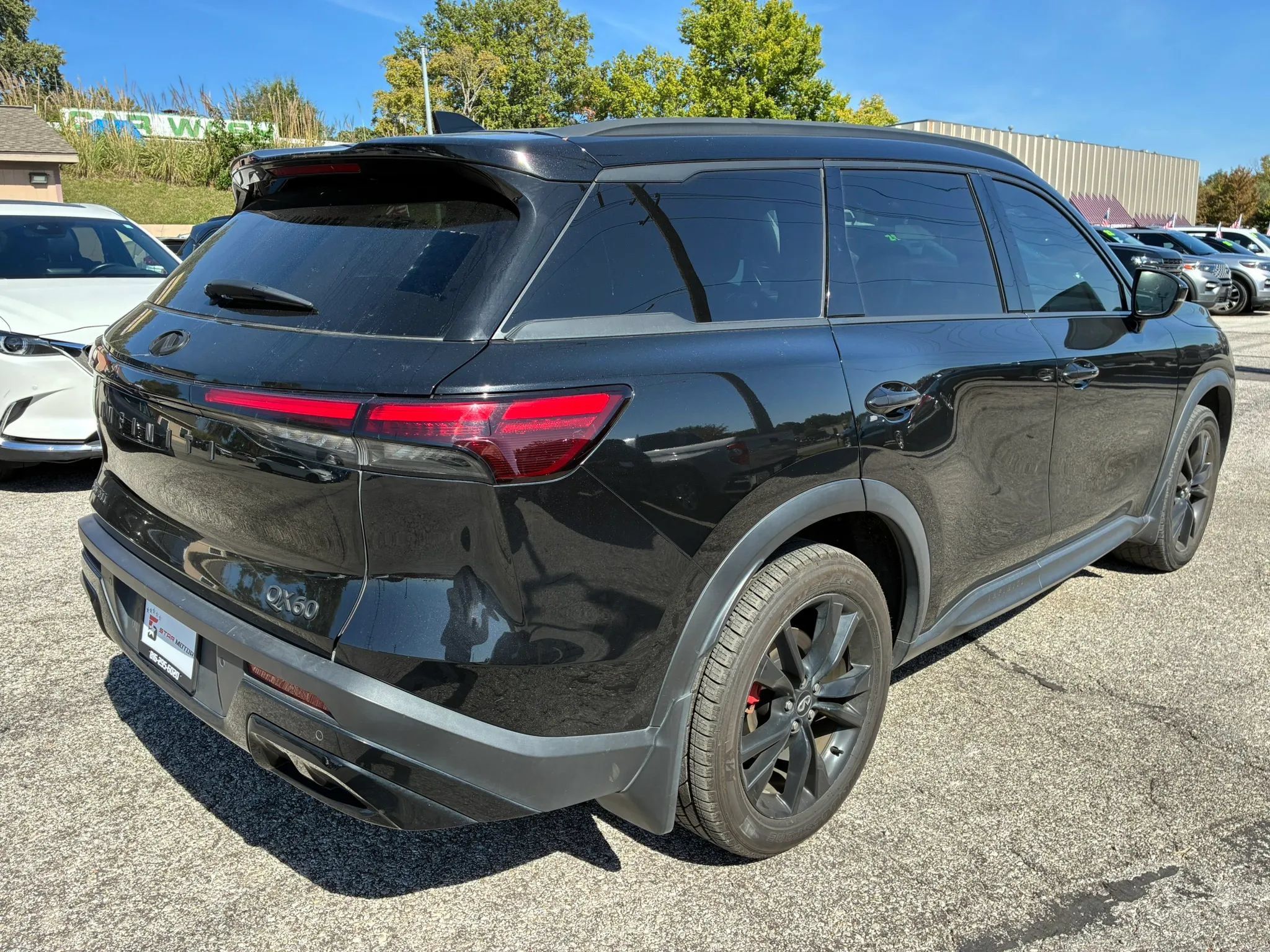 Used 2023 INFINITI QX60 Luxe FWD image 3