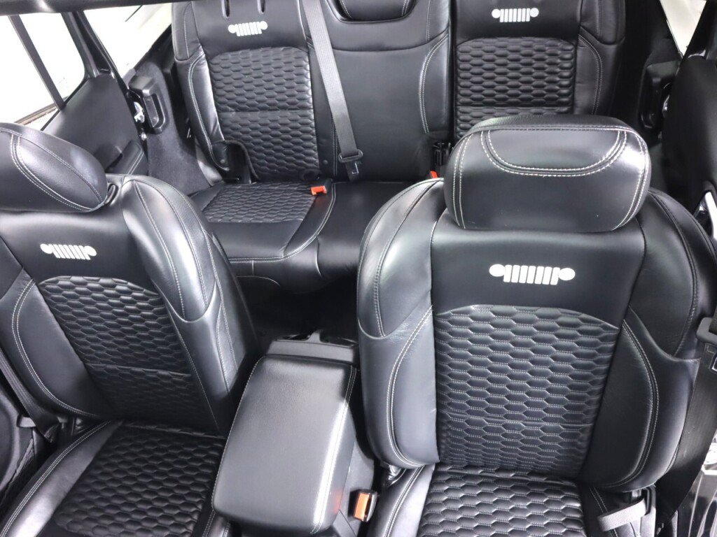 Used 2022 Jeep Wrangler Unlimited Sahara w/ Safety Group AWD/4WD image 33