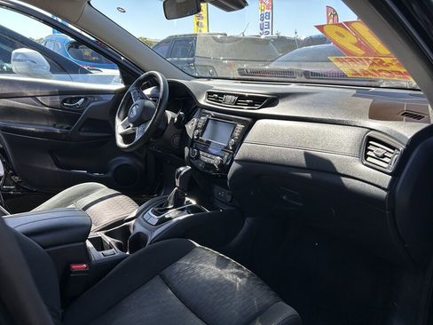Used 2019 Nissan Rogue SV image 34