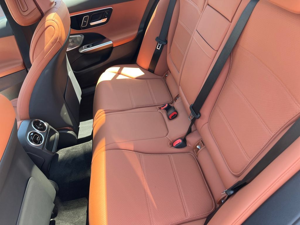 Certified 2026 Mercedes-Benz C 300 4MATIC Sedan image 13