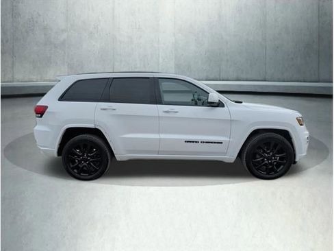 Used 2019 Jeep Grand Cherokee Altitude image 8