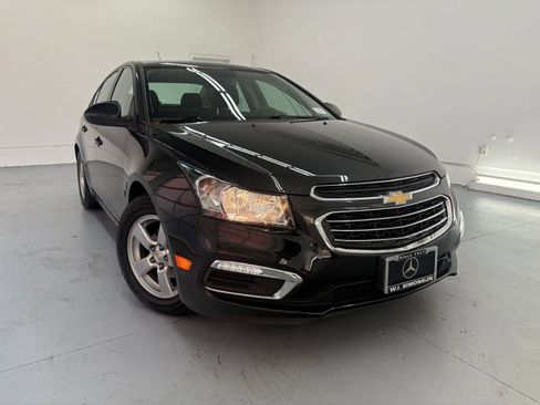Used 2015 Chevrolet Cruze LT w/ Technology Package image 6