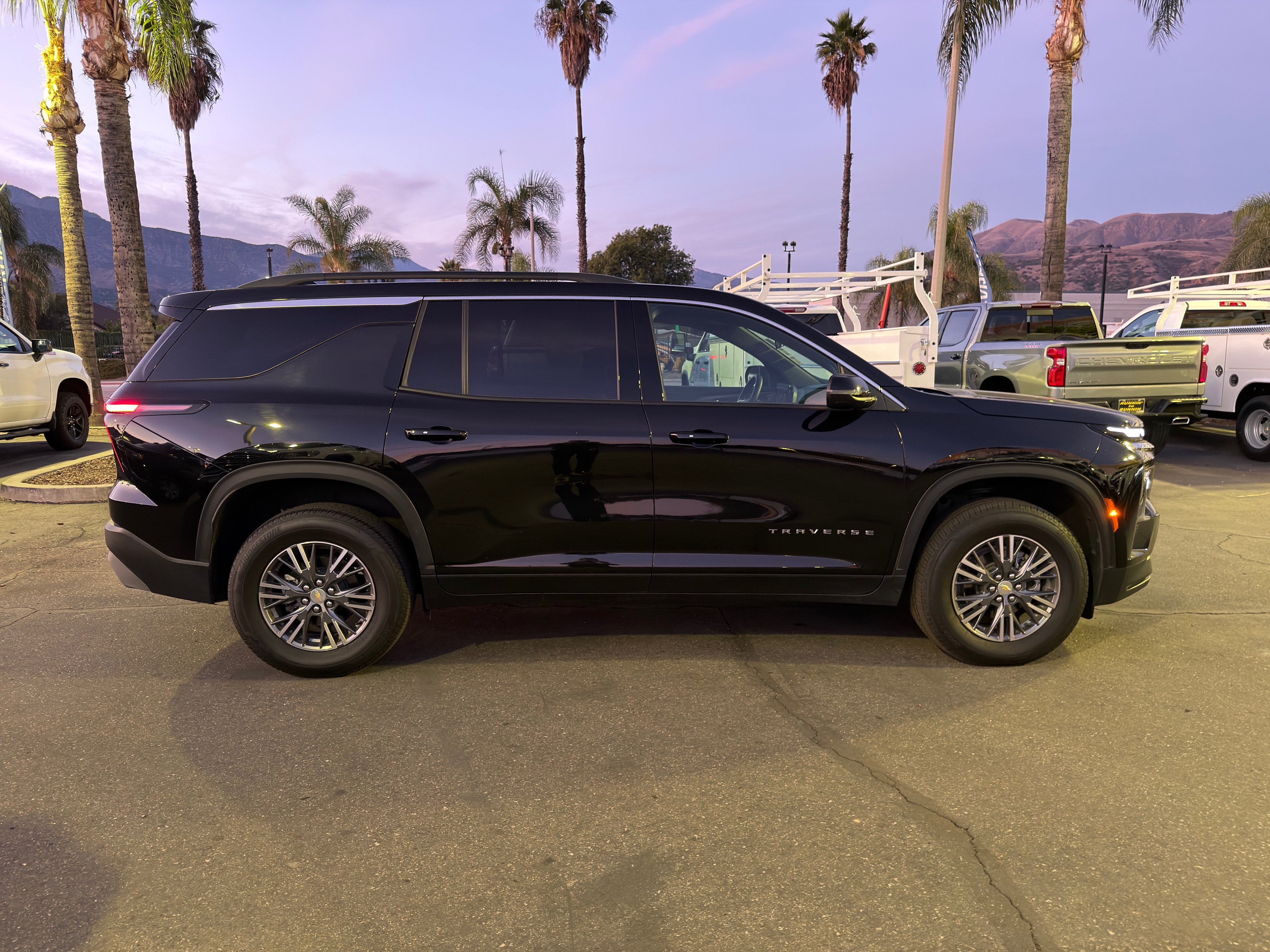 Used 2026 Chevrolet Traverse LT FWD image 9