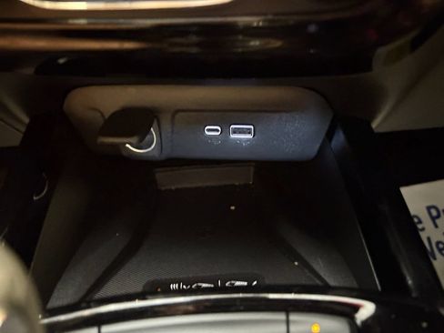Used 2025 Chevrolet Trax RS w/ Sunroof Package FWD image 34