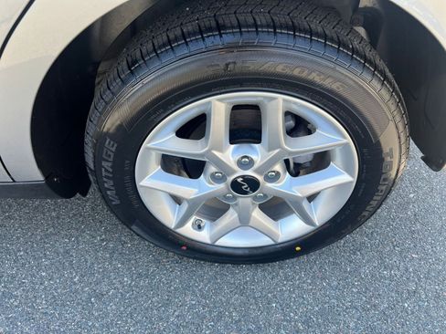 Used 2025 Kia Soul LX w/ LX Technology Package image 28