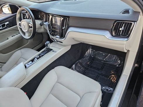 Used 2019 Volvo S60 T5 Momentum image 20