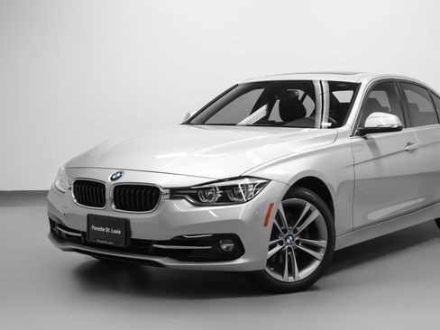 Used 2018 BMW 330i xDrive Sedan AWD/4WD image 7