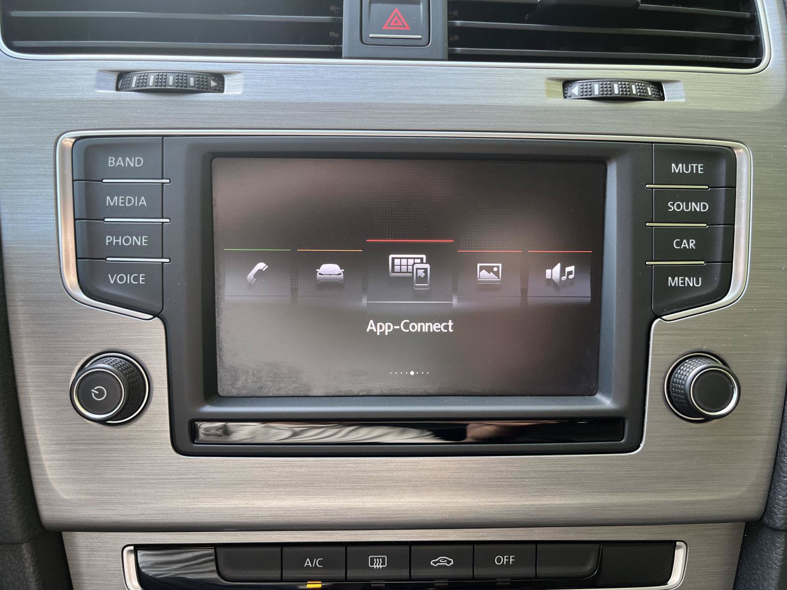 Used 2016 Volkswagen Golf S FWD image 12