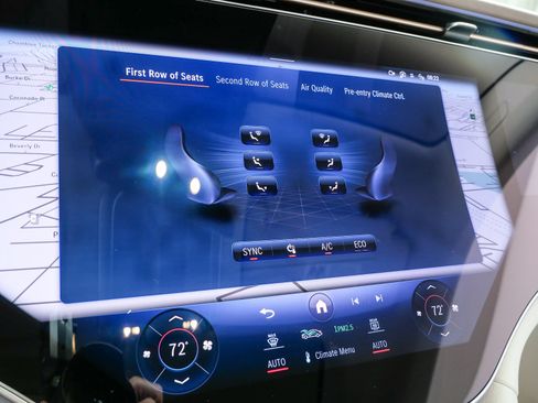 Used 2022 Mercedes-Benz EQS 580 4MATIC Sedan image 16