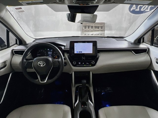 Used 2024 Toyota Corolla Cross LE w/ Moonroof Package FWD image 28