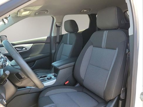 Used 2025 Chevrolet Blazer LT FWD image 11