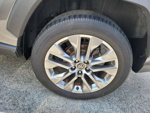 Used 2023 Toyota RAV4 XLE Premium FWD image 5